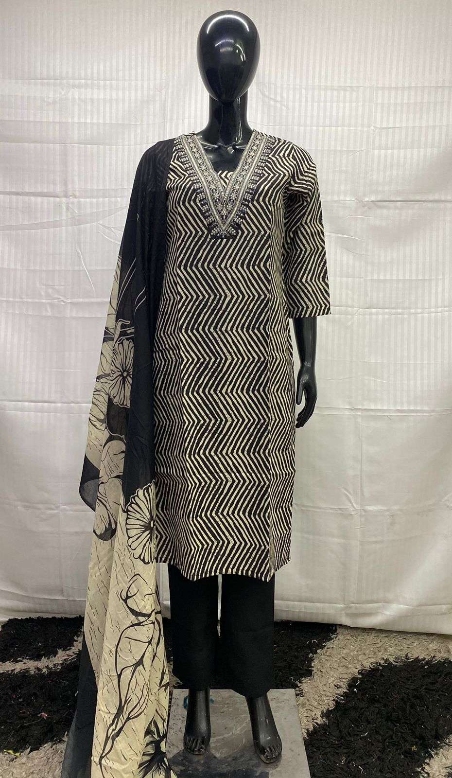 Design no 1010 by Siara Pure cotton kurti collection manufacturer surat 