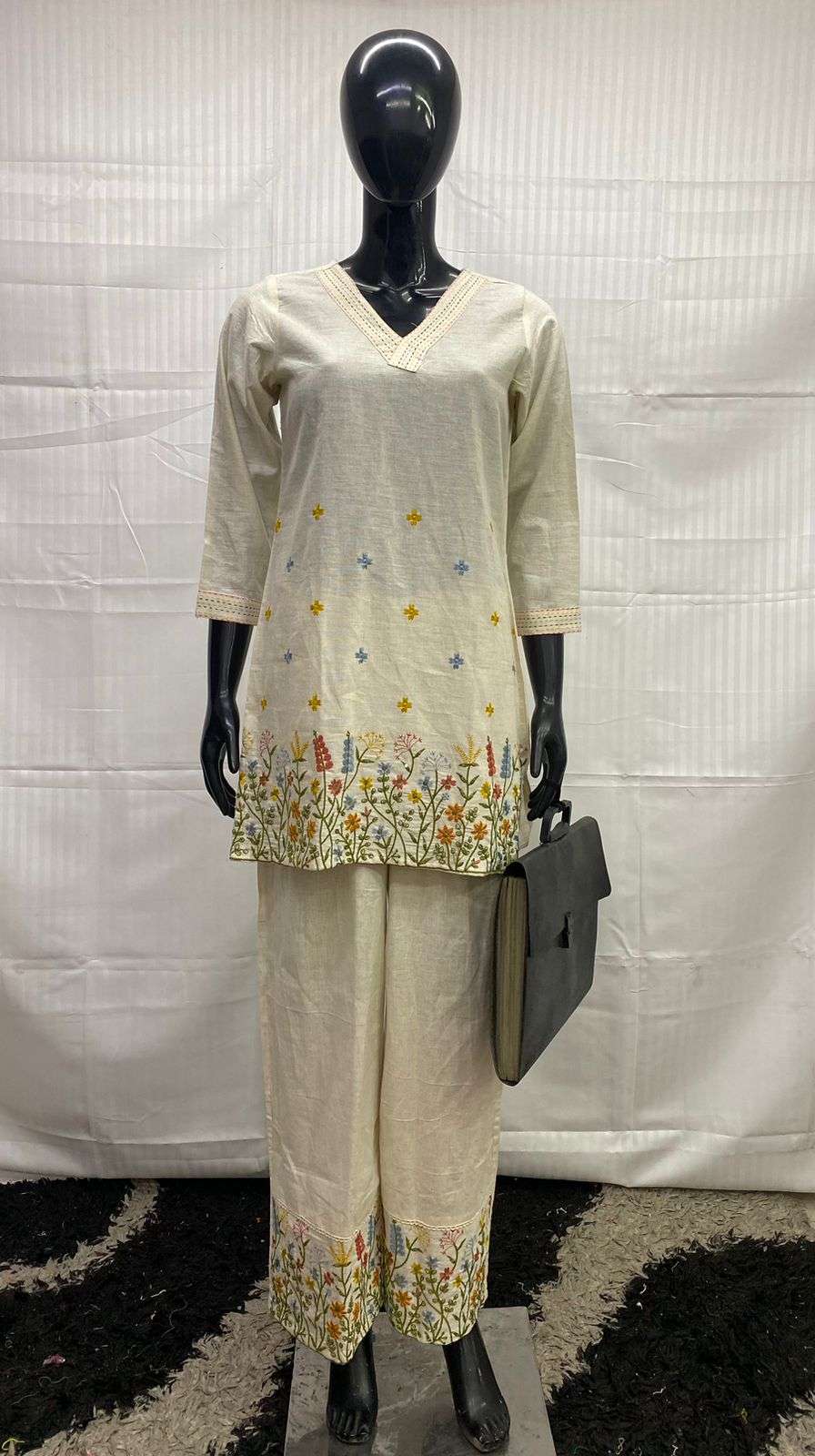 Design no 1013 by Siara pure khadi kurti collection manufacturer surat 