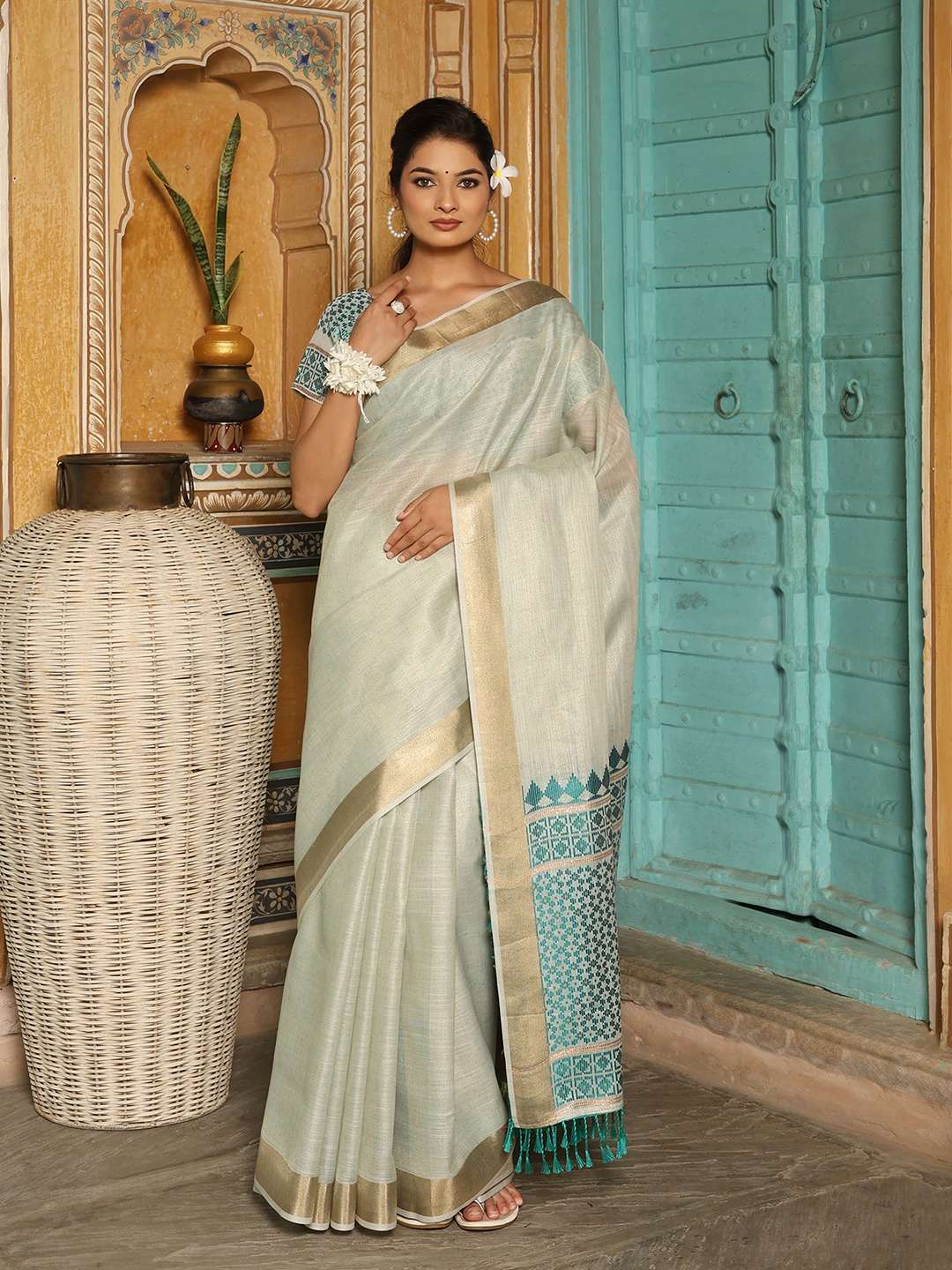 HENOI THREADS by ASTITA Saree collection manufacturer Surat 
