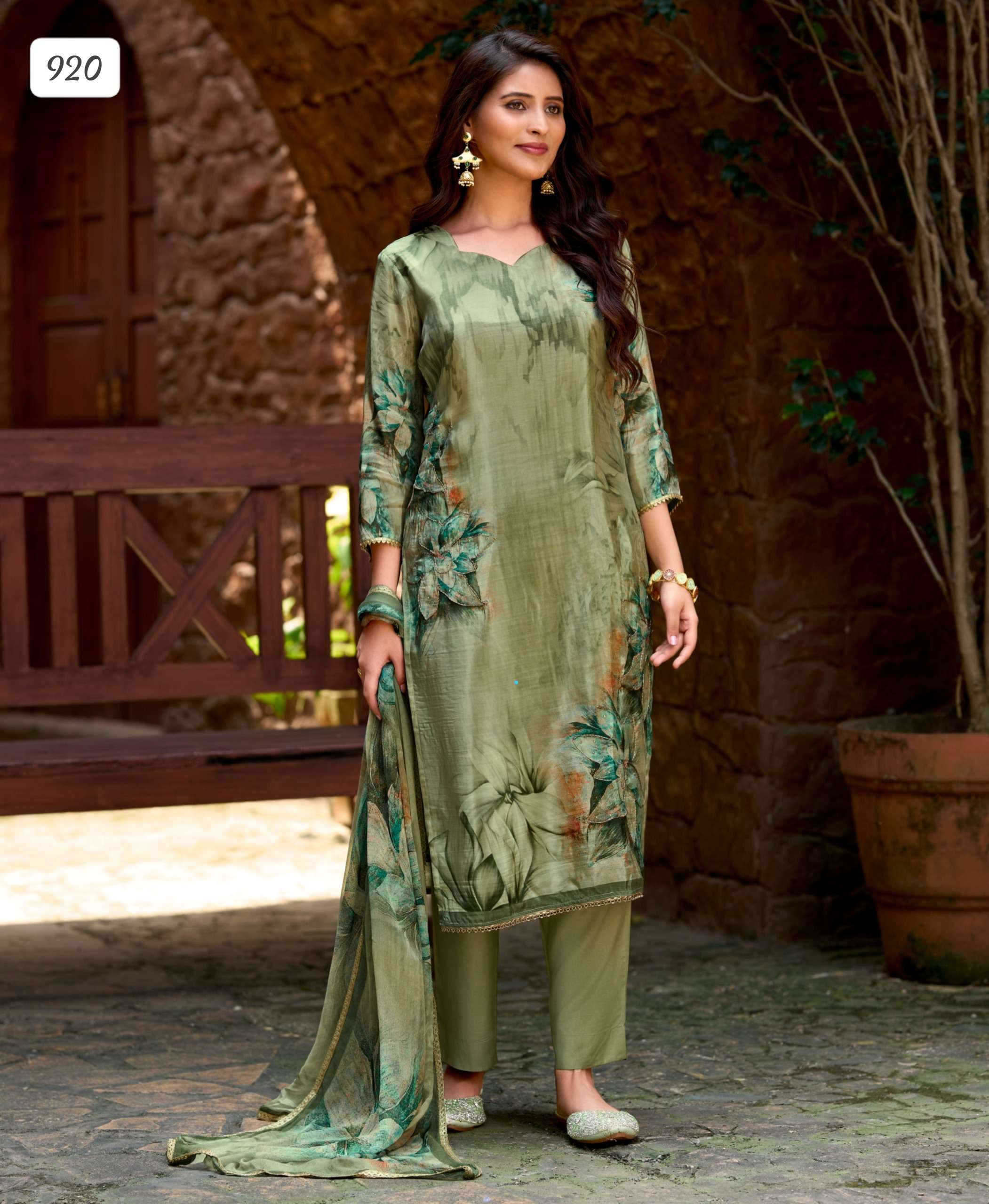 919 to 930 kurti collection manufacturers surat 