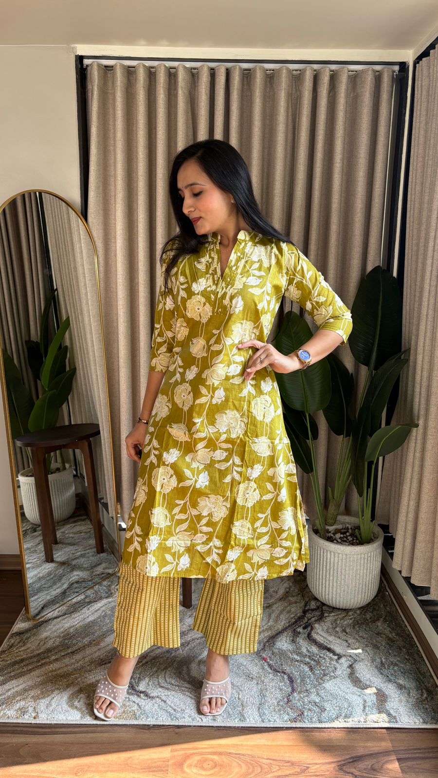 Coller NECK KURTI collection manufacturers surat 