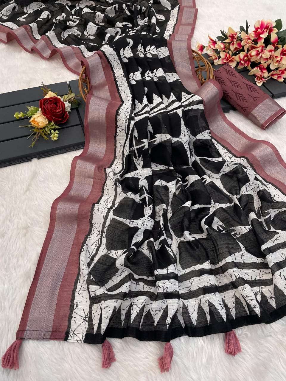 Exclusive Cotton Linen Digital Print Saree – Copper Zari Elegance