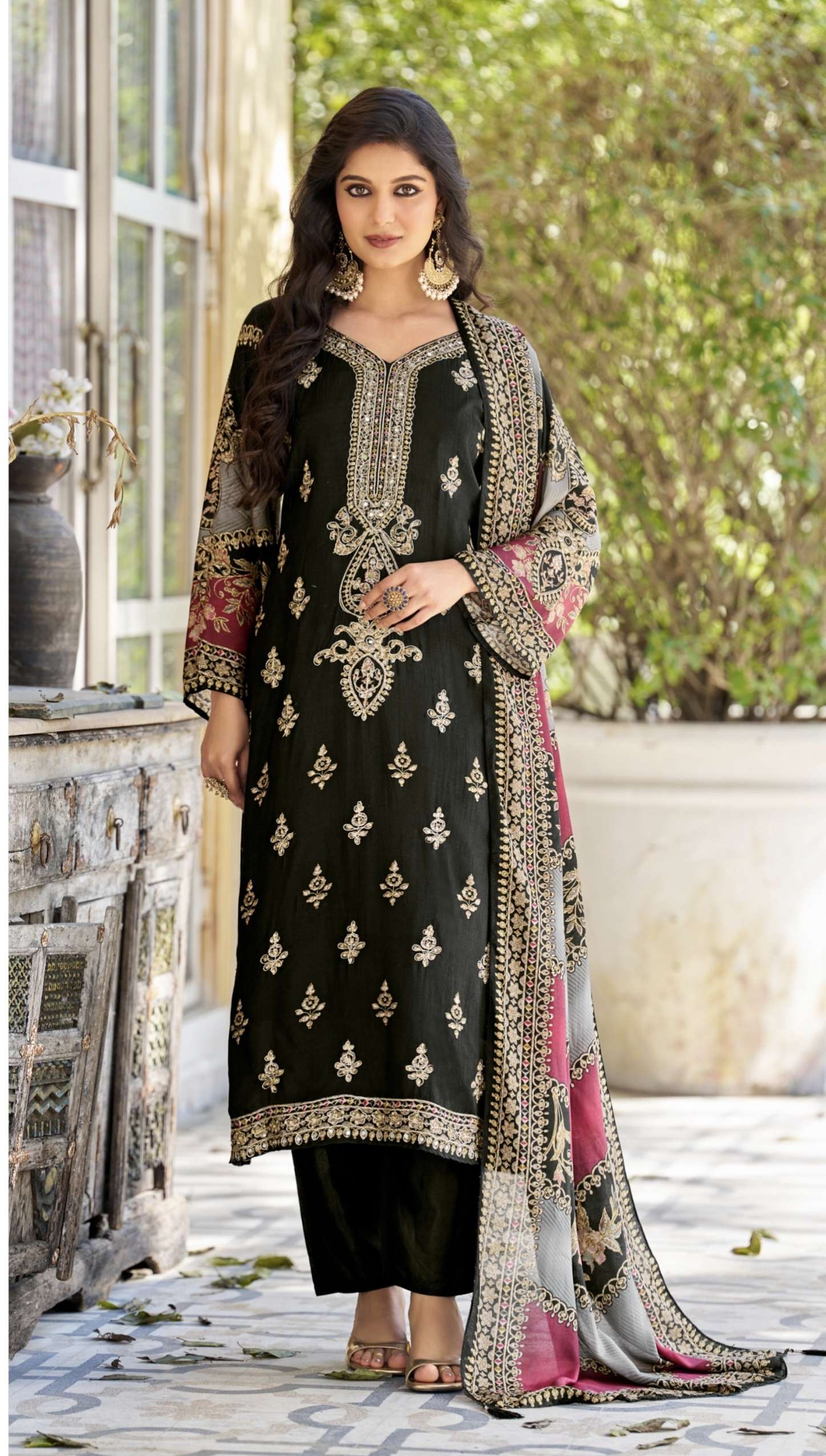 Design number AT 176 by AMRUTVELA suit collection manufacturers surat 