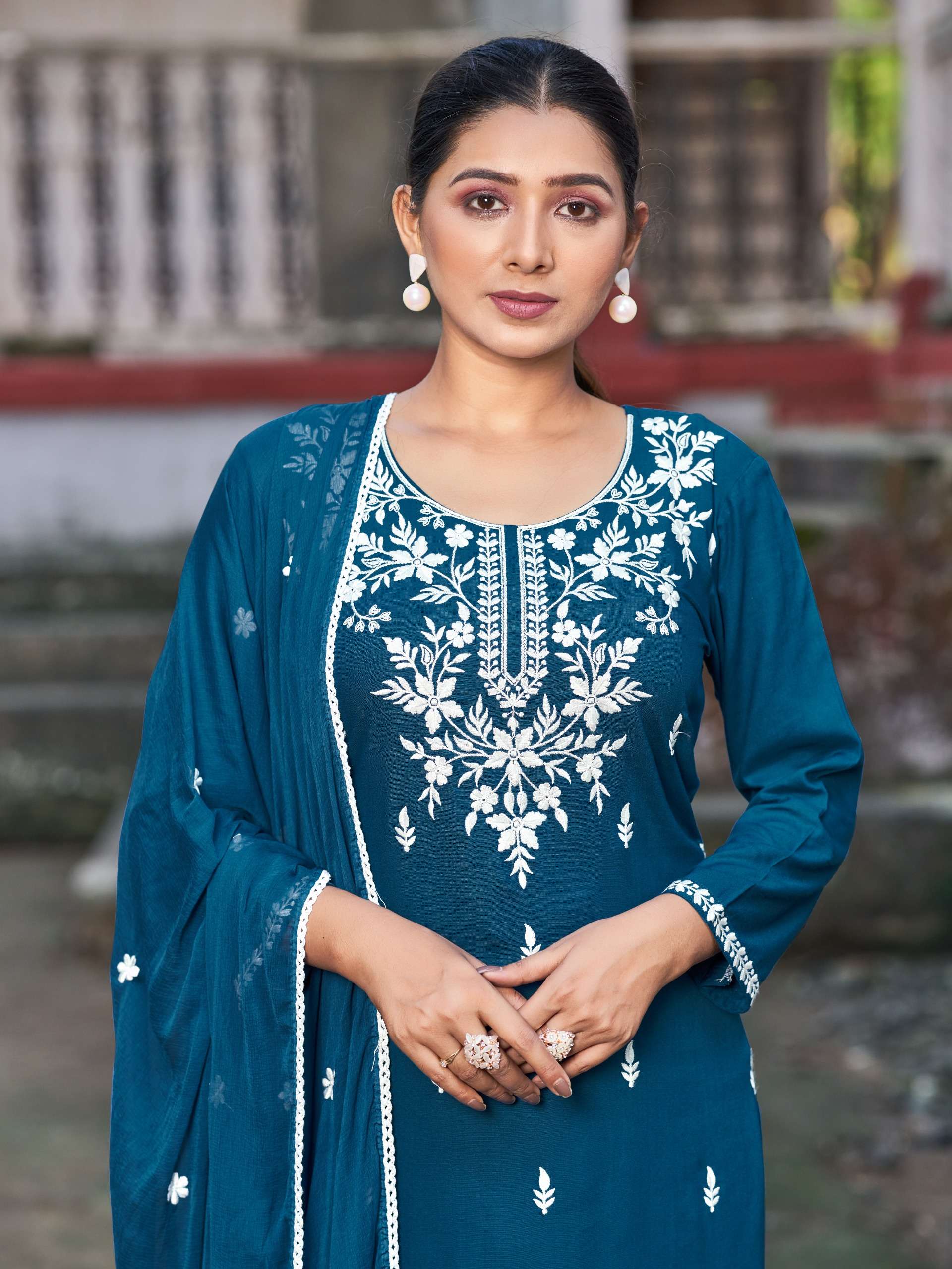 Status VoL 4 kurti collection manufacturers surat 