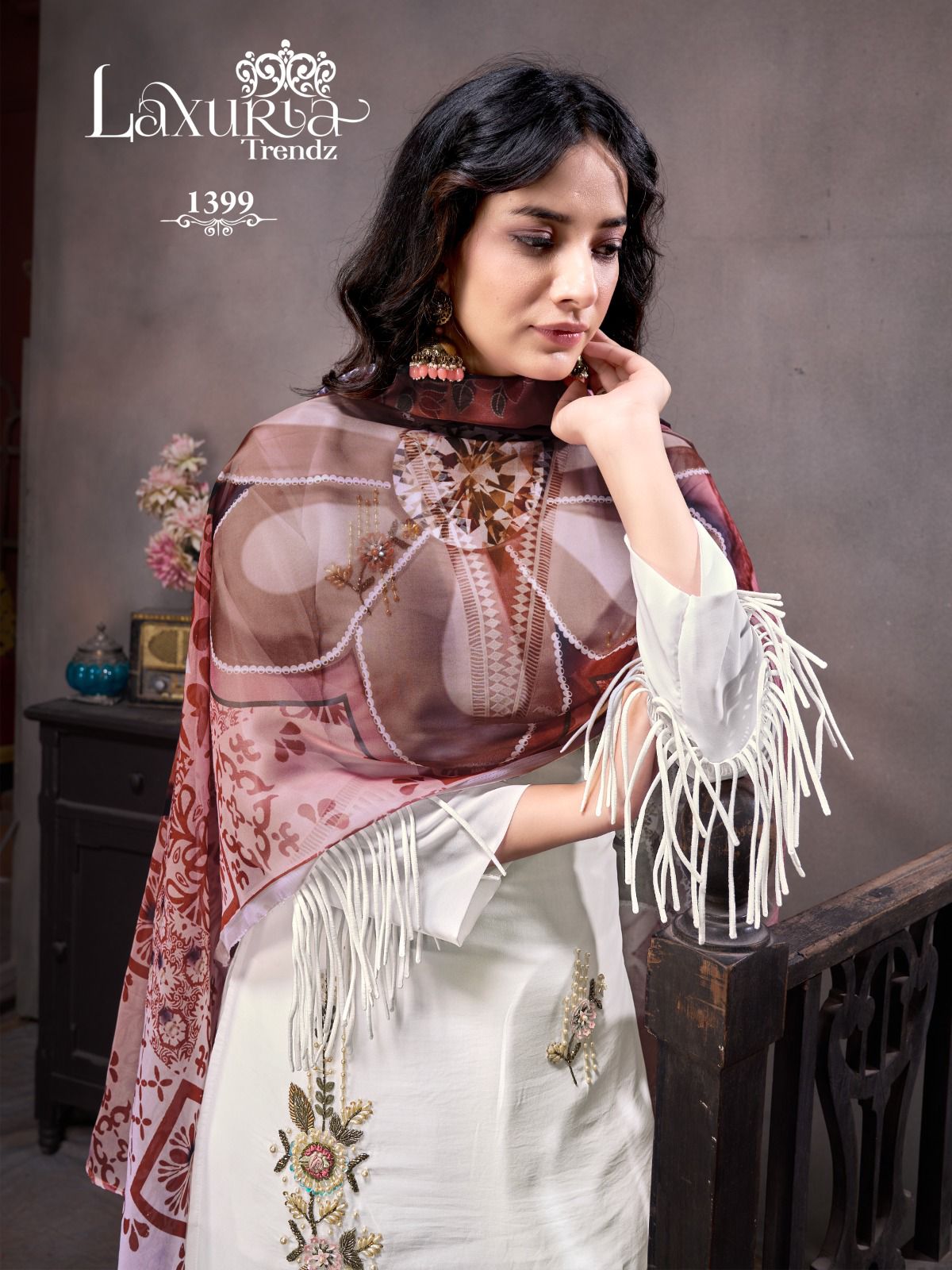 Laxuria Trendz D No 1399 White Shade Kurti Pent With Fancy Dupatta